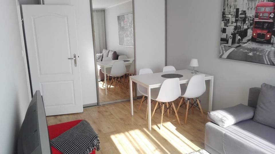 Powstancow Wielkopolskich 12 Poznań Buitenkant foto